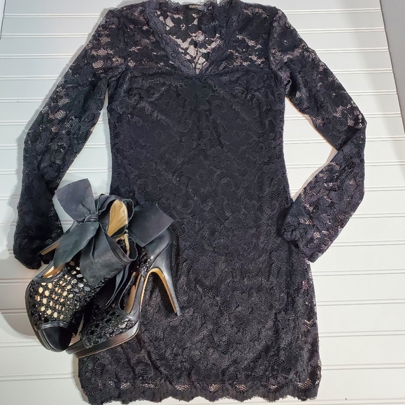 Black V-Neckline Lace Bodycon Cocktail Dress - Picture 12 of 13